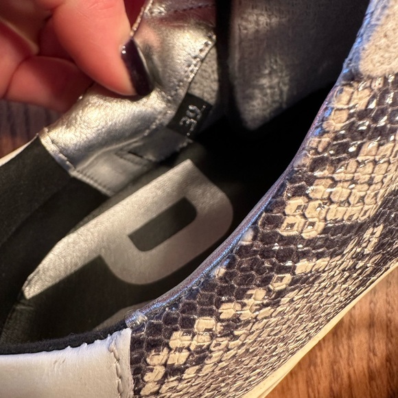 P448 size 39 - Picture 3 of 4